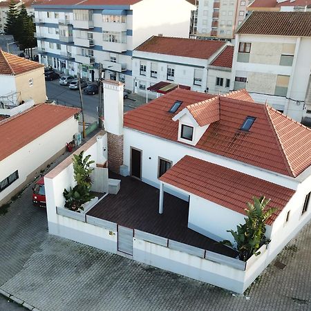 Surfsoul Guesthouse - Bed And Breakfast Peniche Exteriör bild
