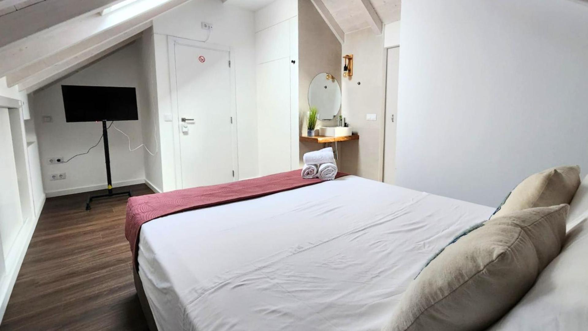 Surfsoul Guesthouse - Bed And Breakfast Peniche Exteriör bild