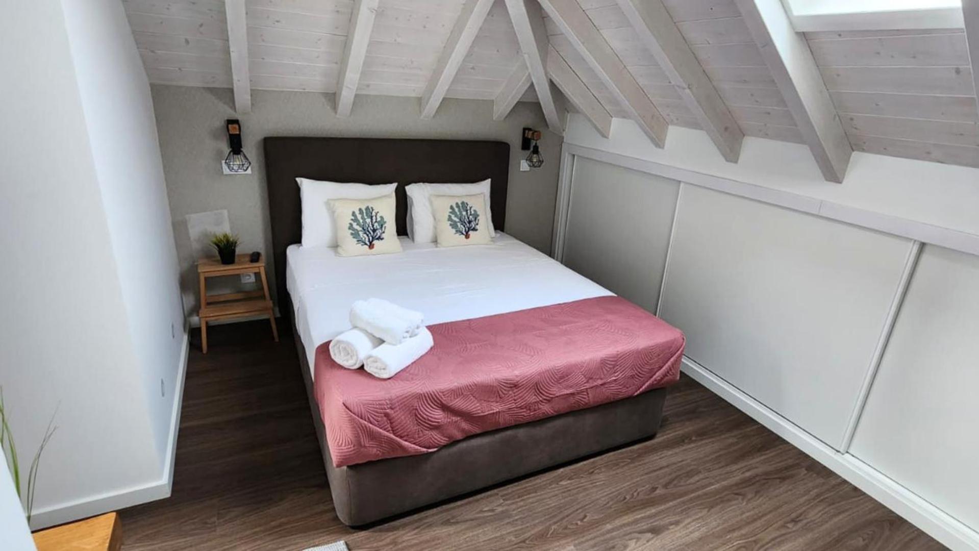 Surfsoul Guesthouse - Bed And Breakfast Peniche Exteriör bild