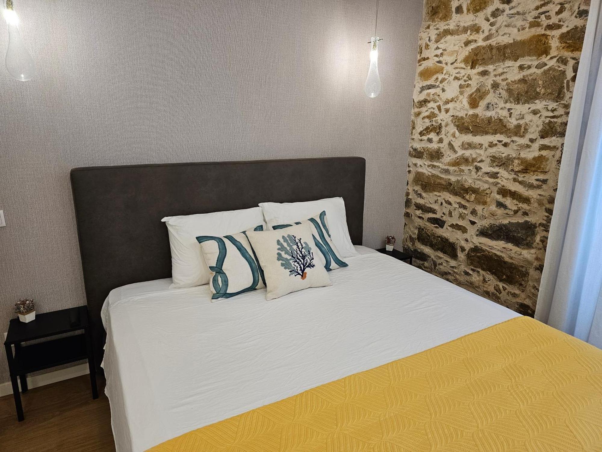 Surfsoul Guesthouse - Bed And Breakfast Peniche Exteriör bild