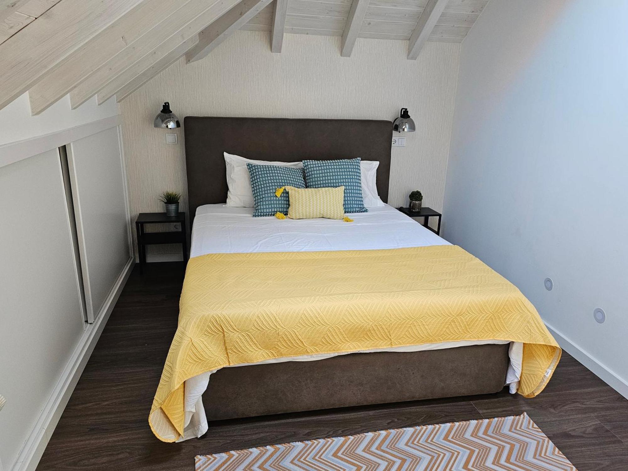 Surfsoul Guesthouse - Bed And Breakfast Peniche Exteriör bild