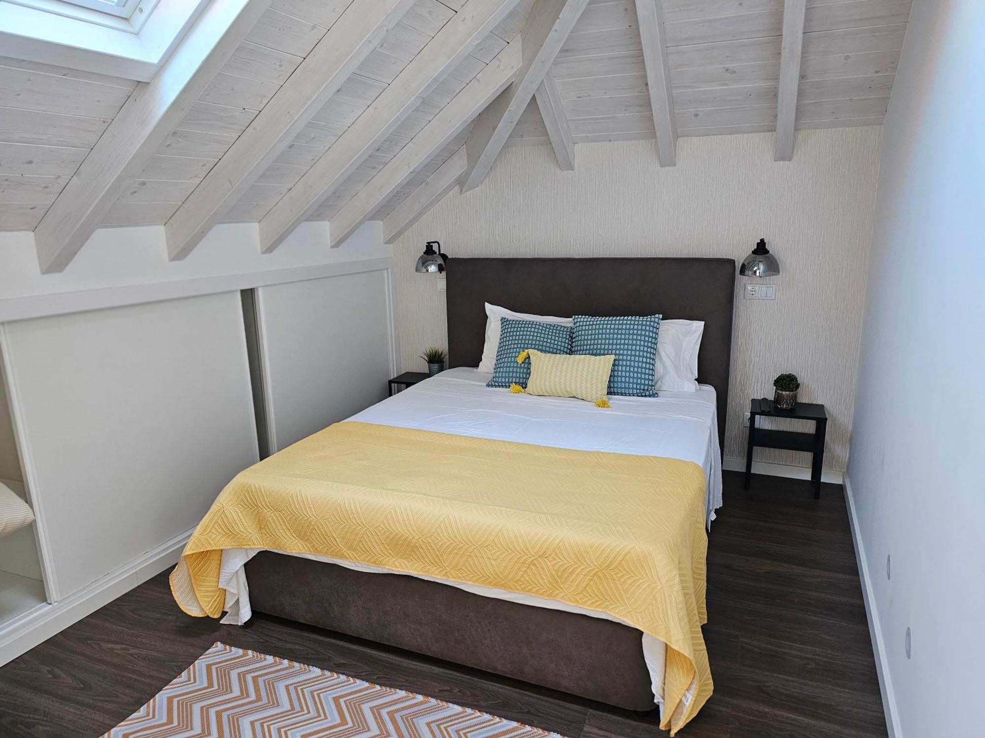 Surfsoul Guesthouse - Bed And Breakfast Peniche Exteriör bild