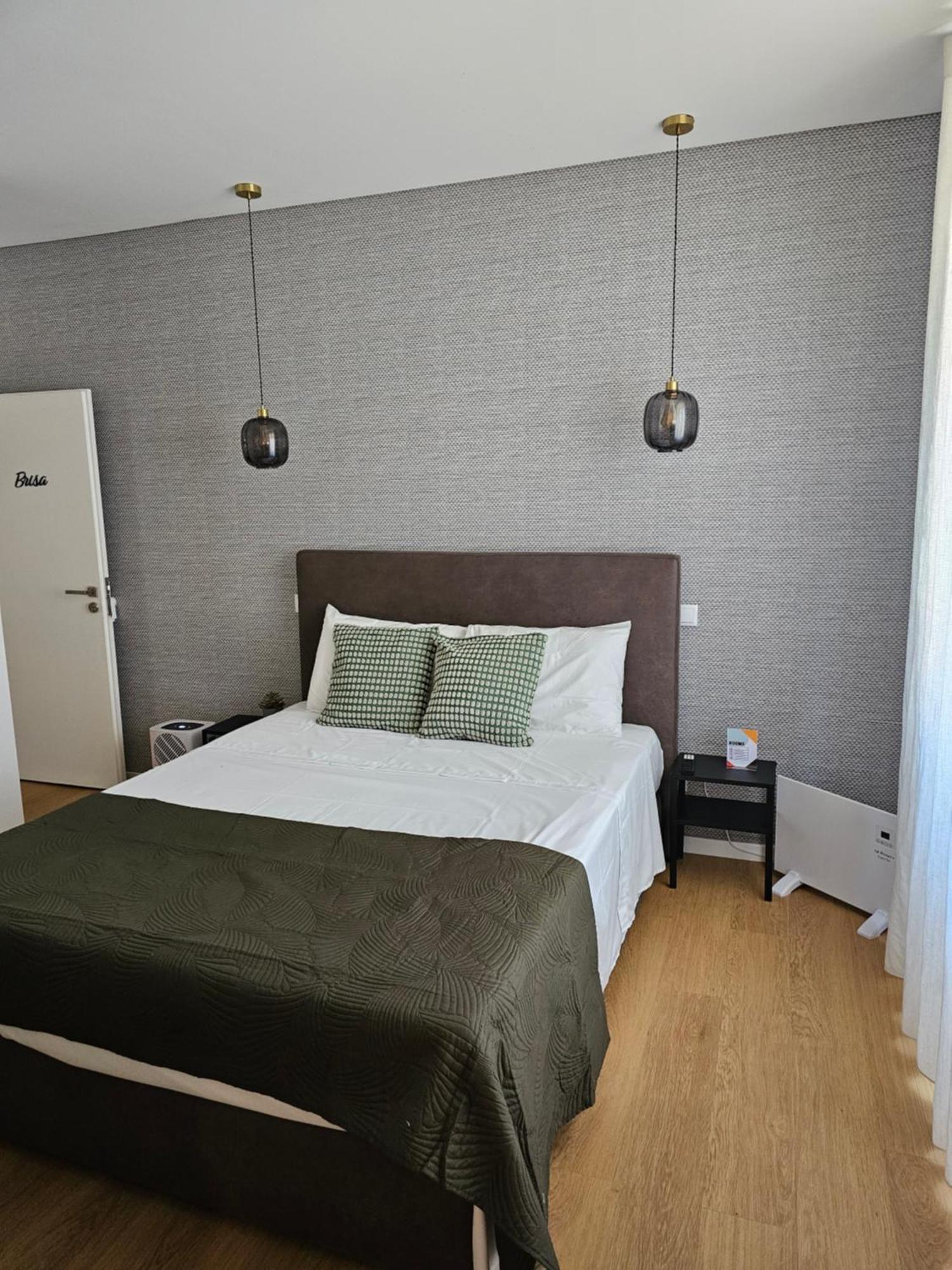Surfsoul Guesthouse - Bed And Breakfast Peniche Exteriör bild