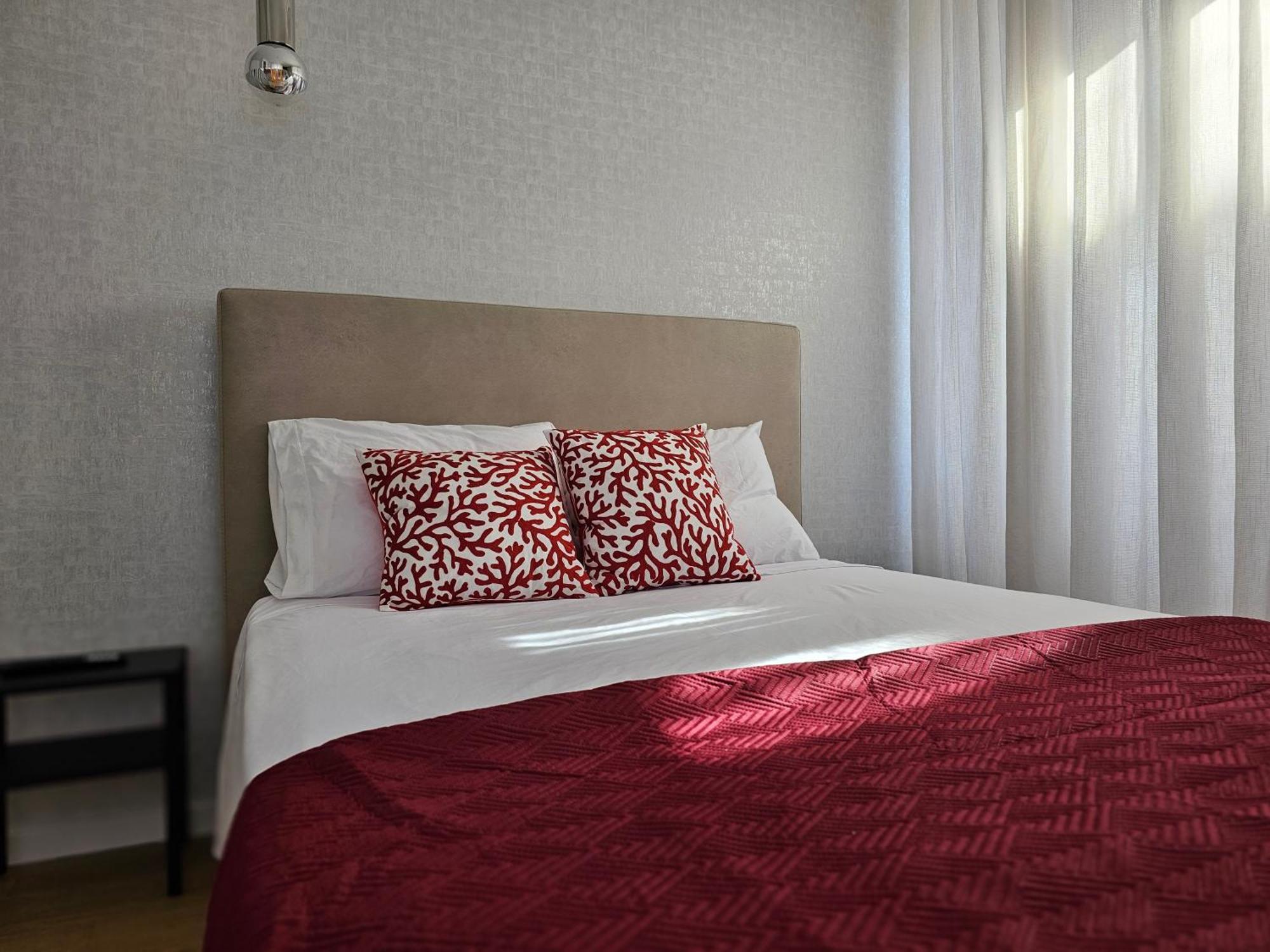 Surfsoul Guesthouse - Bed And Breakfast Peniche Exteriör bild