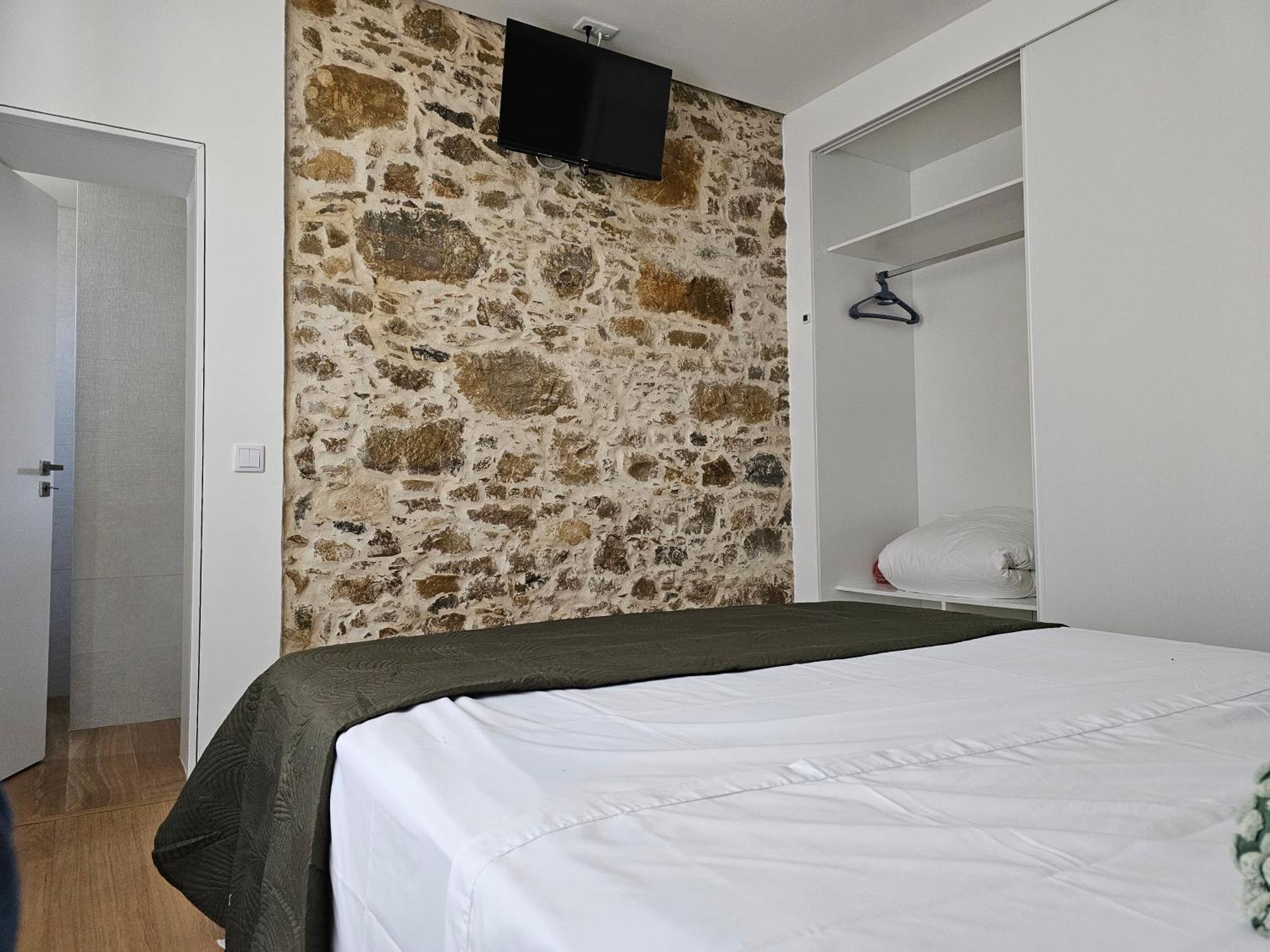Surfsoul Guesthouse - Bed And Breakfast Peniche Exteriör bild