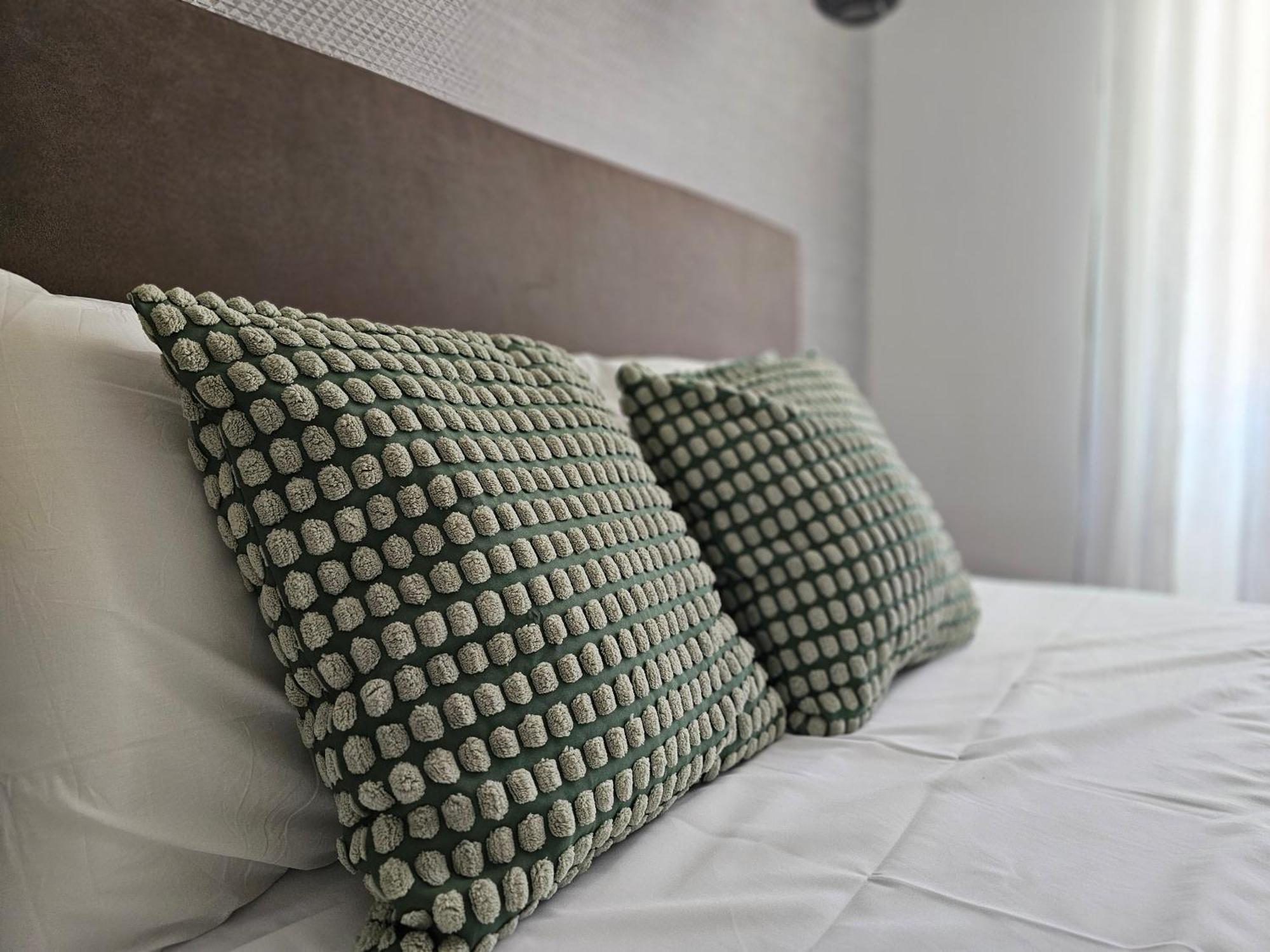 Surfsoul Guesthouse - Bed And Breakfast Peniche Exteriör bild
