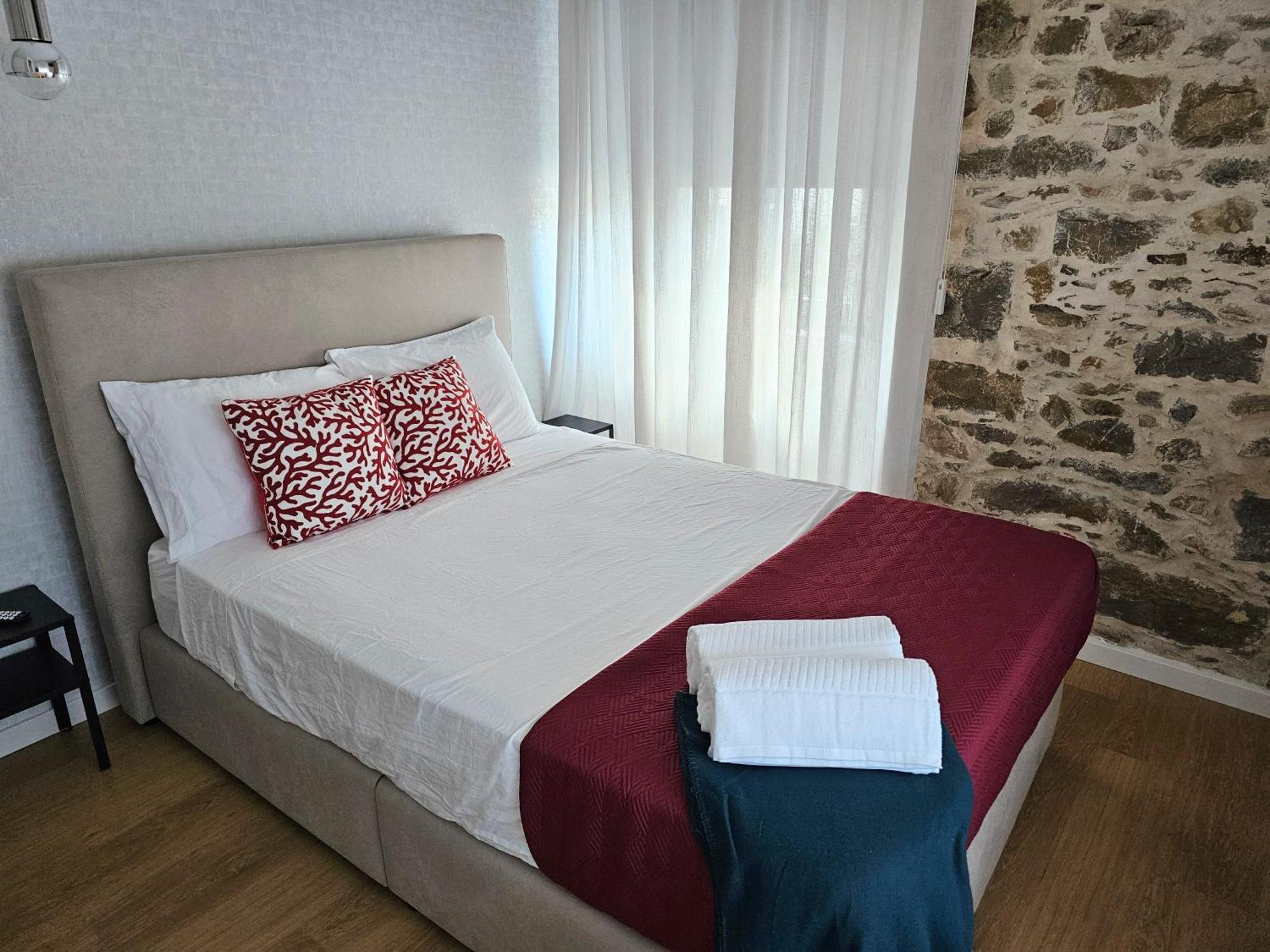 Surfsoul Guesthouse - Bed And Breakfast Peniche Exteriör bild