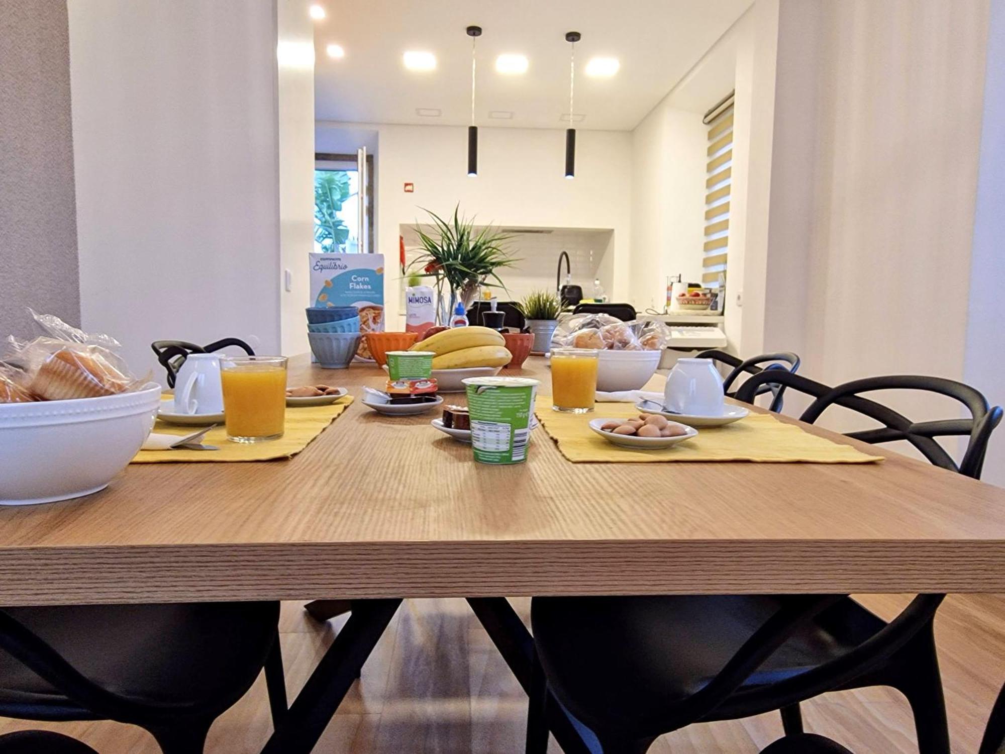 Surfsoul Guesthouse - Bed And Breakfast Peniche Exteriör bild