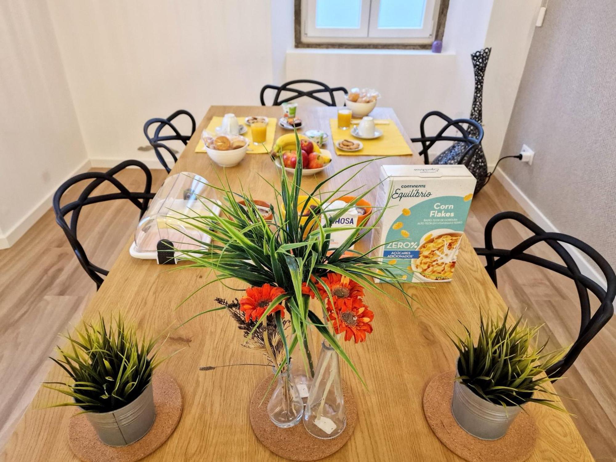 Surfsoul Guesthouse - Bed And Breakfast Peniche Exteriör bild